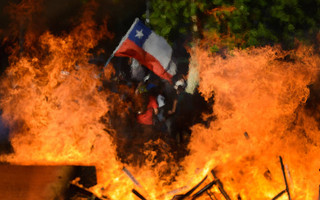 Χιλή: Νέα βίαια επεισόδια, λεηλασίες και εμπρησμοί