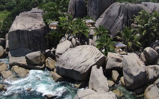 Το μοναδικό resort των βράχων από 3.000 ευρώ