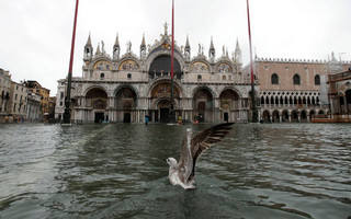 Πλημμύρες στη Βενετία: Η ιστορική Βασιλική του Αγίου Μάρκου κινδυνεύει να πληγεί ανεπανόρθωτα