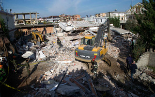 Φονικός σεισμός στην Αλβανία: Σβήνουν οι ελπίδες για επιζώντες, στους 40 οι νεκροί