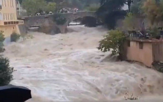 Γαλλία: Δύο νεκροί από τις σαρωτικές πλημμύρες που έπληξαν την Κυανή Ακτή