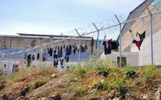 Λύσεις για τα προβλήματα αιτούντων άσυλο ζητούν 17 ανθρωπιστικές οργανώσεις από τον Νότη Μηταράκη