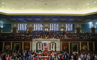 ΗΠΑ: Ορκίζονται τρεις γερουσιαστές των Δημοκρατικών, 50-50 οι έδρες στη Γερουσία