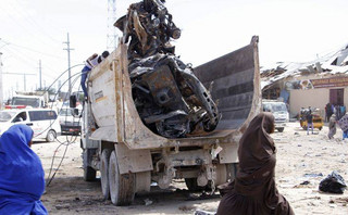 Σομαλία: Στους 90 ανέβηκαν οι νεκροί από την έκρηξη παγιδευμένου οχήματος