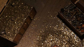 Κέρδισε το λαχείο και μετά ανακάλυψε δοχείο με 2.500 νομίσματα αντίκες