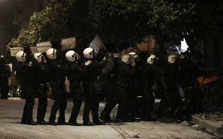 Κουκάκι: Πέντε συλλήψεις από την επιχείρηση της αστυνομίας στην Ματρόζου