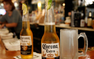 Μπύρα Corona: Ζημιές 154 εκατομμυρίων ευρώ λόγω&#8230; κορονοϊού