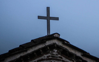 Υπόθεση βιασμού 19χρονου στην Κρήτη: Τι αναφέρει η Μητρόπολη για τους ιερείς