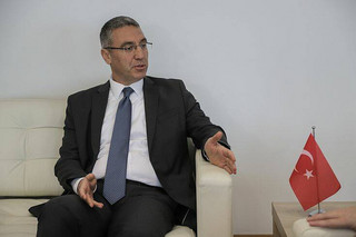 Ο Πρέσβης της Τουρκίας στην Αθήνα Μπουράκ Οζουγκεργκίν Ο Πρέσβης της Τουρκίας στην Αθήνα Μπουράκ Οζουγκεργκίν