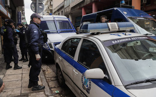 Αρνητές ζήτησαν να κάνουν έλεγχο σε επιχείρηση rapid test στη Θεσσαλονίκη &#8211; «Είμαστε θεματοφύλακες του Συντάγματος»