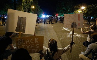 «Black Lives Matter» διακηρύσσει το Ευρωπαϊκό Κοινοβούλιο με ψήφισμά του