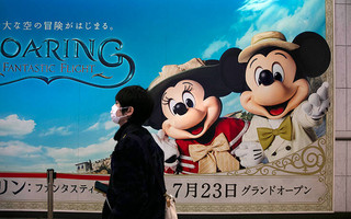 Η Disneyland του Τόκιο άνοιξε μετά από 4 μήνες