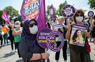 Τουρκία: Διαδηλώσεις γυναικών για την υπεράσπιση της Σύμβασης της Κωνσταντινούπολης
