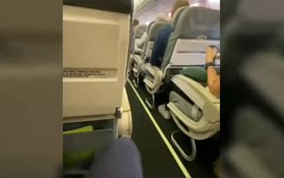 Αλεξέι Ναβάλνι: Βίντεο μέσα από το αεροπλάνο που σφαδάζει από τους πόνους