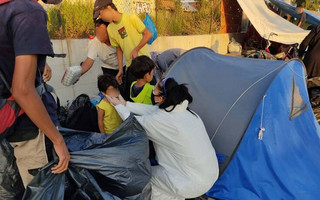Λέσβος: Αστυνομική επιχείρηση για τη μεταφορά προσφύγων στον καταυλισμό του Καρά Τεπέ