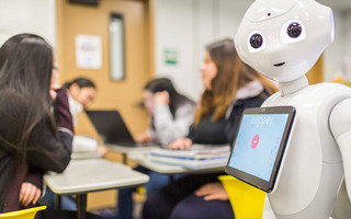 Το ανθρωποειδές ρομπότ ΝΑΟ έρχεται στην Ελλάδα: Μπορεί να αξιοποιηθεί από το δημοτικό έως τα πανεπιστήμια