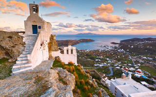 Bloomberg: Μυστήριο με τις «ασυντόνιστες» καραντίνες για τα ελληνικά νησιά