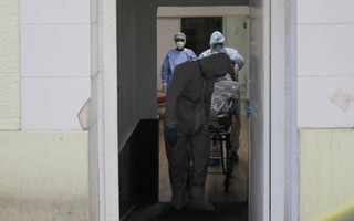 Συναγερμός σε γηροκομείο στο Μαρούσι: 40 κρούσματα, είχαν όλοι εμβολιαστεί