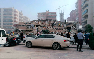 Σεισμός στη Σάμο: Φόβοι για νεκρούς στην Τουρκία &#8211; Δεκάδες εγκλωβισμένοι σε κτίρια στη Σμύρνη