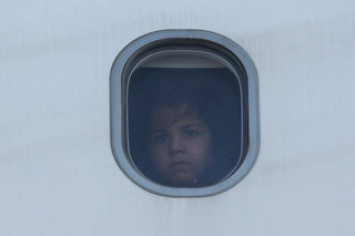 Έφυγαν για τη Γερμανία 101 πρόσφυγες από τα νησιά &#8211; Ανάμεσά τους 61 παιδιά και 14 βρέφη
