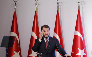 Τουρκικός Τύπος: Ο νέος υπουργός Οικονομικών της Τουρκίας έπαιξε ξύλο με τον γαμπρό του Ερντογάν