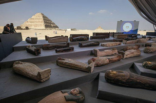 Αίγυπτος: Εκατό άθικτες σαρκοφάγοι ανακαλύφθηκαν στην Νεκρόπολη της Σακκάρα στο Κάιρο