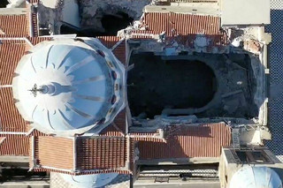Δείτε την τεράστια καταστροφή στον ναό Κοιμήσεως Θεοτόκου στο Καρλόβασι από ψηλά
