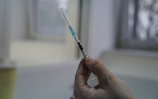 Επιχείρηση «Ελευθερία»: Οι υπουργοί και τα κυβερνητικά στελέχη που θα εμβολιαστούν τις επόμενες ημέρες