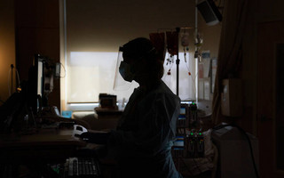 Ο «μαύρος χειμώνας» του κορονοϊού στις ΗΠΑ: Ξεπέρασαν τα 18 εκατ. τα κρούσματα &#8211; 115.000 ασθενείς με Covid στα νοσοκομεία