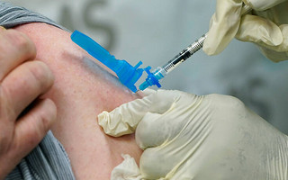 Ξεκινούν οι εμβολιασμοί για τον κορονοϊό στις περισσότερες χώρες της Ευρωπαϊκής Ένωσης