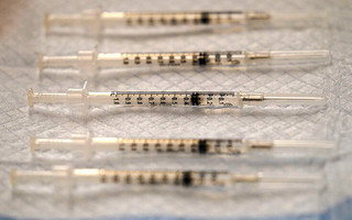 Μόσιαλος: Ενθαρρυντικά στοιχεία στηρίζουν τη δυνατότητα εμβολιασμών με μία μόνο δόση