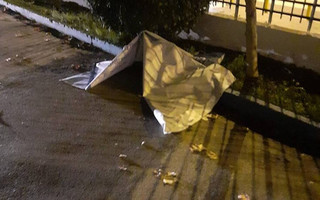 Νύχτα έντασης στη Θεσσαλονίκη: Επίθεση με πέτρες στα γραφεία του Ηρακλή