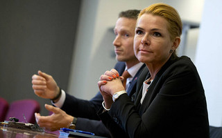 Η πρώην Δανέζα υπουργός με τη σκληρή στάση στο θέμα των μεταναστών και η απειλή παραπομπής