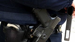 Περιστέρι: Έκλεψαν το όπλο αστυνομικού μέσα από το διαμέρισμά του