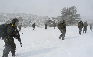 Εντυπωσιακές εικόνες από χειμερινή εκπαίδευση της Σχολής Ευελπίδων: Ασκήσεις μέσα στο χιόνι και σε ακραίες συνθήκες