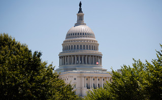 Νομοσχέδιο που αποτρέπει την κήρυξη στάσης πληρωμών ως τον Δεκέμβριο ενέκρινε η Γερουσία των ΗΠΑ