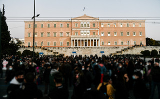 Καμπαγιάννης κατά Πελώνη: Ελάτε στα συγκαλά σας – «Οι πορείες εξαιρούνται των απαγορεύσεων μετακίνησης»