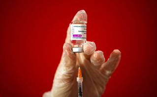 Εμβόλιο Astrazeneca: Νέα δεδομένα για την τρίτη δόση &#8211; Δημιουργεί περισσότερα αντισώματα κατά της Όμικρον