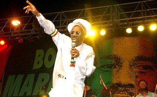 Bunny Wailer: Πέθανε ο θρύλος της ρέγκε που τραγούδησε μαζί με τον Bob Marley