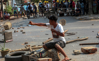 Διαδηλώσεις στη Μιανμάρ: Τρεις τραυματίες από πραγματικές σφαίρες &#8211; Στο στόχαστρο οι δημοσιογράφοι
