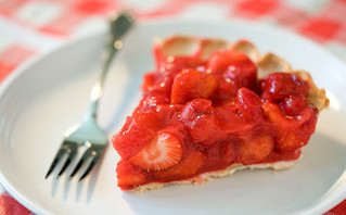 Πανεύκολη πίτα με φράουλες