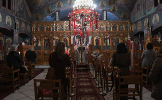 Εκκλησία με πιστούς Εκκλησία με πιστούς