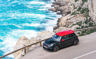 Mini John Cooper Works και John Cooper Works Cabrio: Με φρέσκια σχεδίαση και πολλά νέα στοιχεία εξοπλισμού