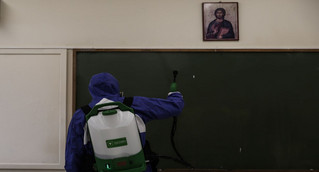 Ανοίγουν σήμερα τα λύκεια με μέτρα και self test