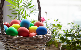 Πώς να βάψετε πασχαλινά αβγά με χρώμα ζαχαροπλαστικής