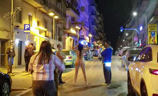 Θεσσαλονίκη: Γυναίκα βγήκε γυμνή σε κεντρικό δρόμο
