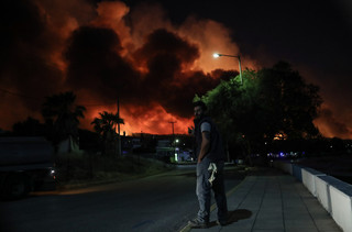 Δραματικές εικόνες από τη φωτιά στην Κορινθία
