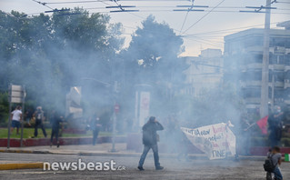 Ένταση και χημικά έξω από την πρεσβεία του Ισραήλ &#8211; Δείτε εικόνες