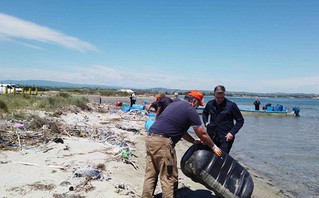 Επιχείρηση «καθαρές ακτές, καθαρός Θερμαϊκός»: 400 πλαστικά βαρέλια απομακρύνθηκαν από τον βυθό