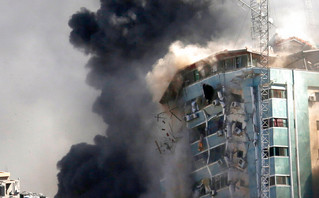 «Βαθιά ταραγμένος» ο Γκουτέρες για το χτύπημα του Ισραήλ στο κτήριο όπου στεγάζονταν διεθνή ΜΜΕ στη Γάζα